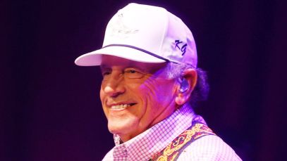 George Strait Has Us “Rolling Down the River of Love” With This Throwback Performance