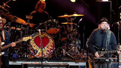 “A Full-On Fresh-Blooded Leap Forward”: Neil Young Unveils Official Details About His Next Album, ‘Talkin to the Trees’