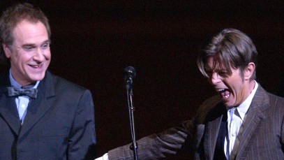 Four Fabulous Covers of The Kinks’ Classic Song “Waterloo Sunset,” by David Bowie, Peter Gabriel, Def Leppard, and More