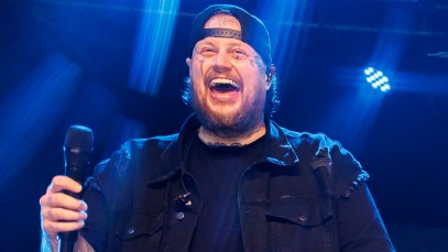 Jelly Roll Signs Jar of Jelly in Sweet Moment at 2025 ACM Awards