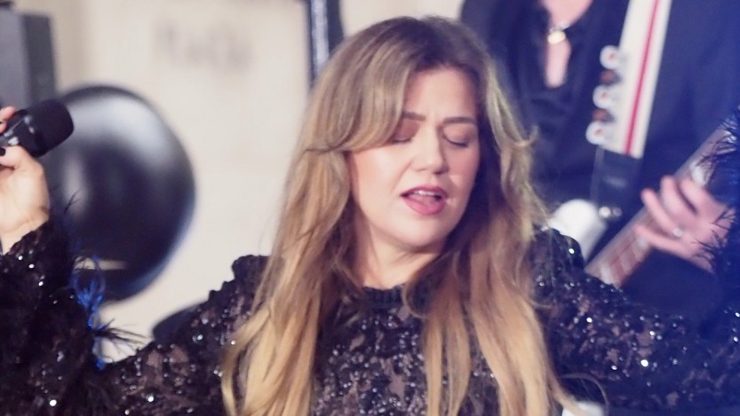Kelly Clarkson Returns to 'The Voice' To Perform New Song "Where Have You Been" During Season 27 Finale