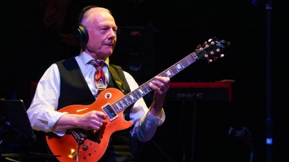Famed Guitarist Robert Fripp Discusses Suffering a Heart Attack When Traveling to Italy