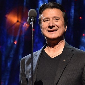 Steve Perry Welcomes Willie Nelson to the Studio for New Version of  Journey's "Faithfully" - American Songwriter