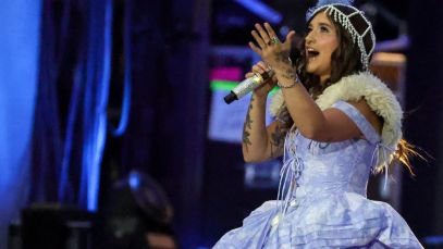 Sierra Ferrell Brings Out Surprise Guest for Shania Twain Cover at AT&T Stadium