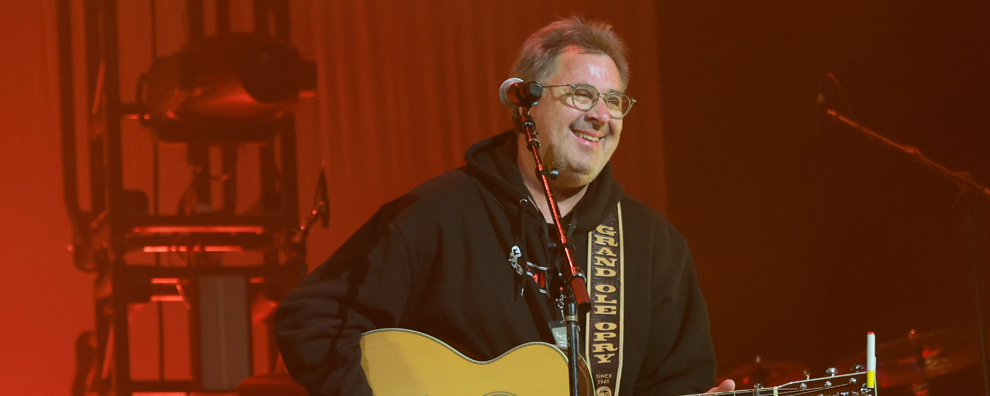 Vince Gill Explains How Distracted He Gets When Performing With the Eagles at the Sphere