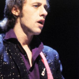 Mark Knopfler, man behind iconic guitar tone made by accident in "Money for Nothing"