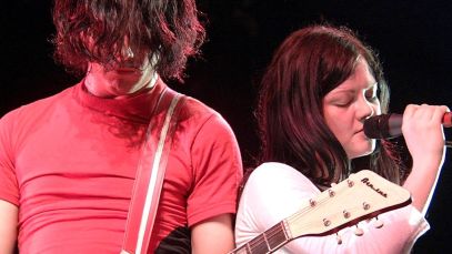 Mid-2000s alternative band White Stripes performing