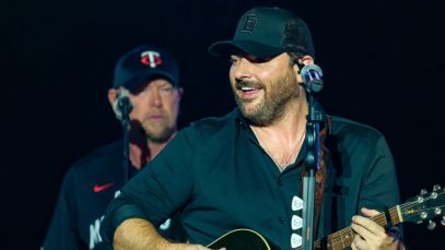 Country Star Chris Young Leaves Generous Tip for Staff at South Carolina Bar