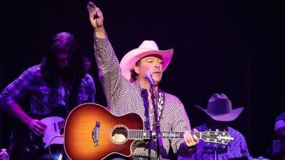 Clay Walker Cancels Show Due to Side Effects From MS Treatment