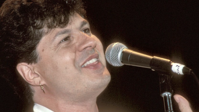 Carl Giammarese Performing In Concert With The Buckinghams