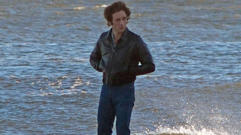 Watch ‘The Bear’ Star Jeremy Allen White as Bruce Springsteen Belt Out “Born to Run” in Trailer for ‘Deliver Me from Nowhere’