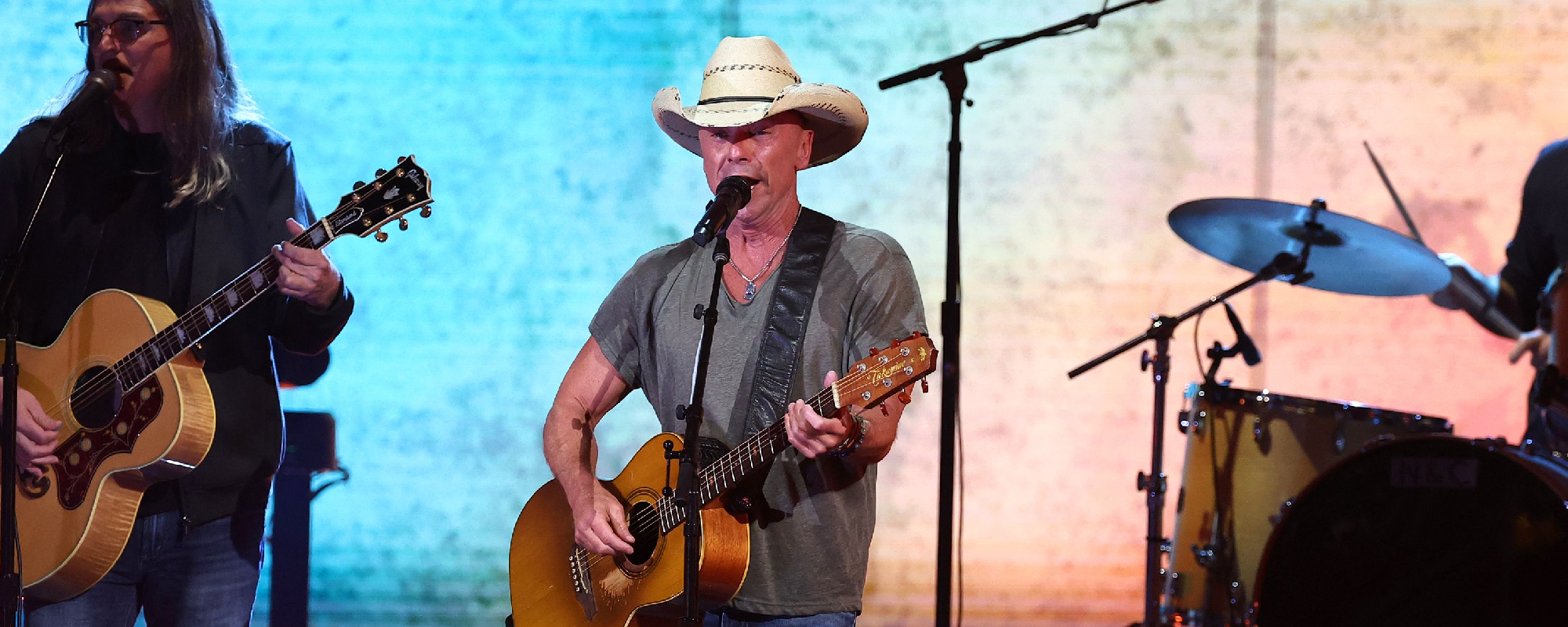 Watch Kenny Chesney Perform "When the Sun Goes Down" With Uncle Kracker at Las Vegas Sphere