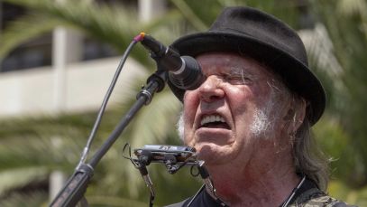 Neil Young's Glastonbury Festival Set Will Not Be Televised