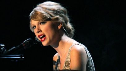 4 Mainstream Pop Stars That Launched Their Career in Country