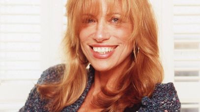 Carly Simon smiling