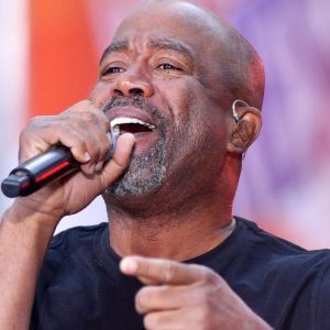 Darius Rucker performing