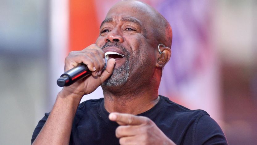 Darius Rucker performing