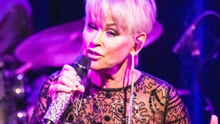 Lorrie Morgan performing