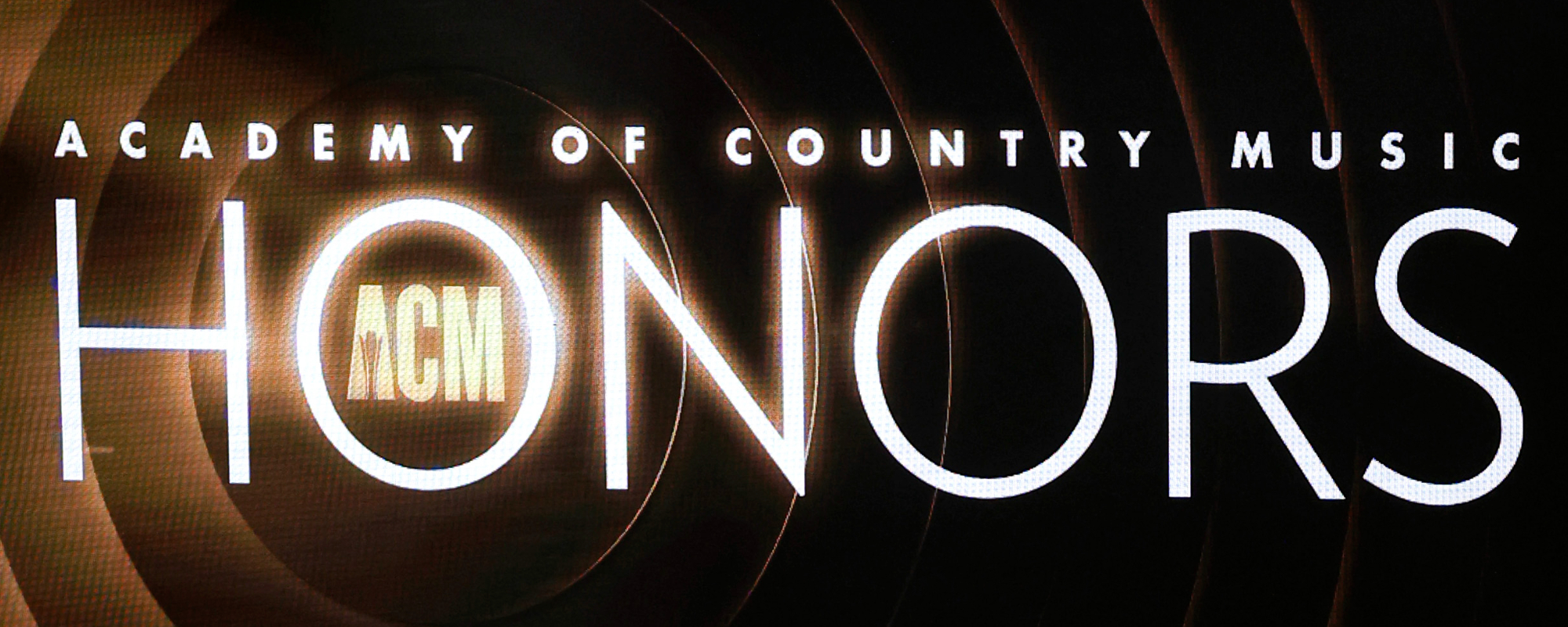 Russell Dickerson & Carly Pearce Set To Co-Host the 2025 ACM Honors With Performances by Luke Bryan, Amy Grant, and More