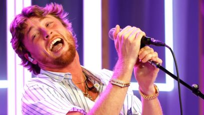 Bailey Zimmerman Shares Stunning View From Tour Bus Window: “Chase Your Dreams”