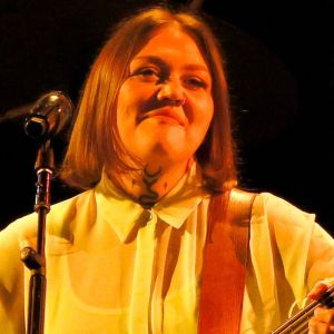 Elle King Revisits Infamous Dolly Parton Tribute: “I Never Want To Cry Like That Again”