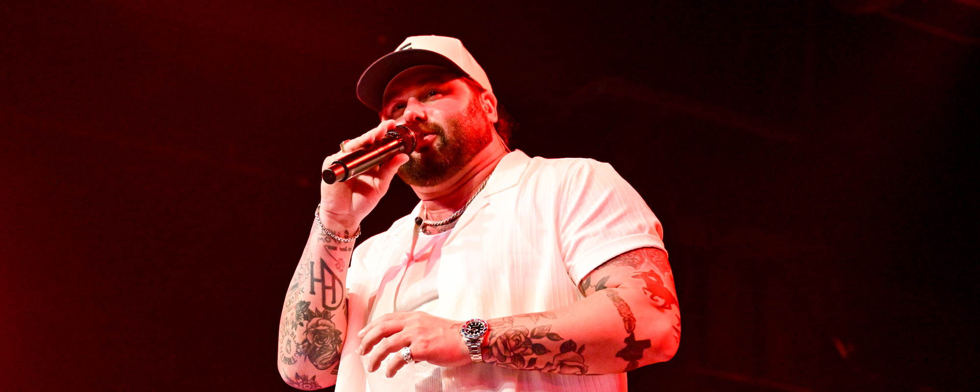 Country Star Gets Nailed by a Beer Can Mid-Festival Performance, Takes the “High Road”