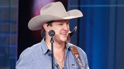 Jon Pardi Shocked When Asking Fan About Her Recent Breakup: "That Was a Great Answer"