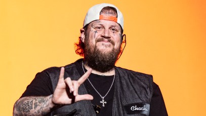 Jelly Roll Struggles To Get Through "I Am Not Okay" After Noticing Little Girl’s Sign About Her Mother Passing Away