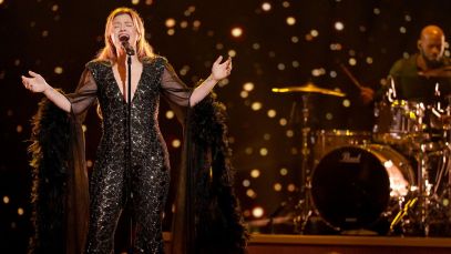 A “Devastated” Kelly Clarkson Postpones Las Vegas Residency Opening With Just Hours To Go
