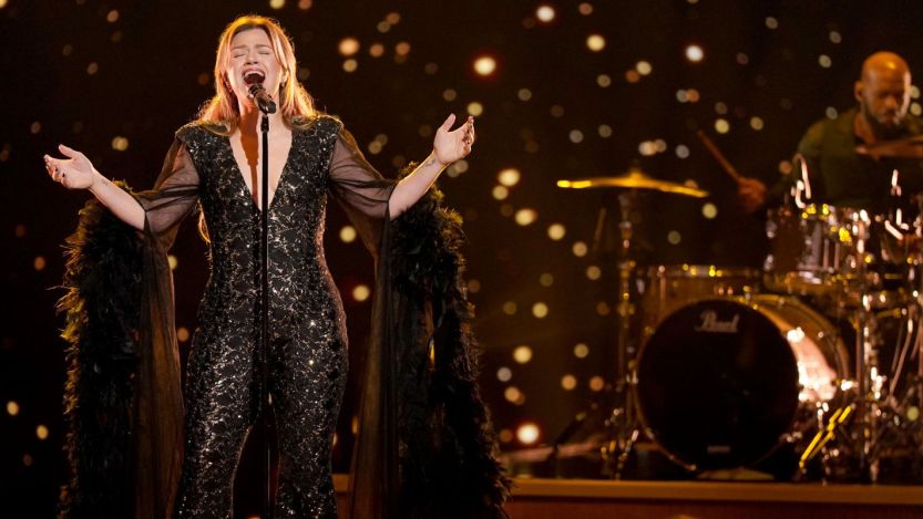 A “Devastated” Kelly Clarkson Postpones Las Vegas Residency Opening With Just Hours To Go