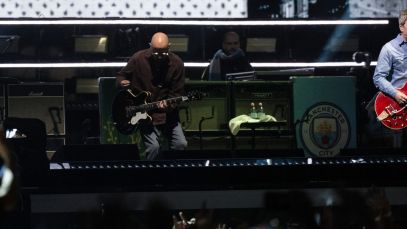 Police Arrest Oasis Fans Trying To Jump Fence at Manchester Concert