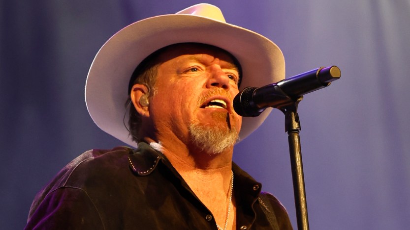 Pat Green Set To Host Benefit Concert for Texas Flood Victims Featuring Miranda Lambert, Jon Pardi, and More