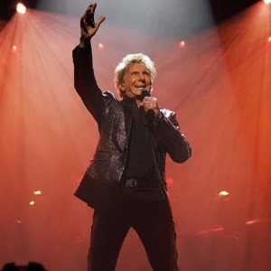 Barry Manilow Extends His Las Vegas Residency Through the End of 2026, Confirms Dozens of New Shows
