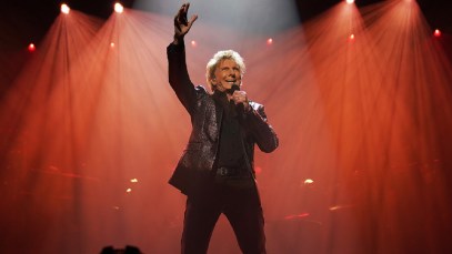 Barry Manilow Extends His Las Vegas Residency Through the End of 2026, Confirms Dozens of New Shows