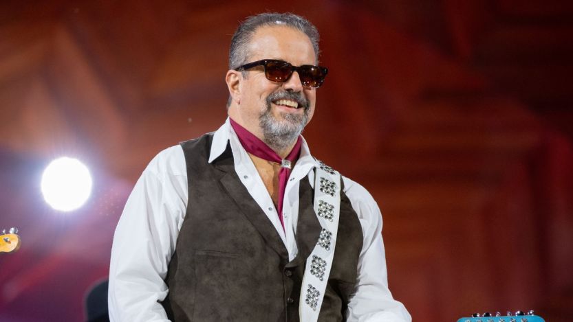 The Mavericks Frontman Raul Malo Shares Health Update Amid Cancer Battle: “Hang in There”