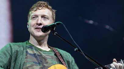 Tyler Childers Offers Dino-Sized Surprise During Dinosaur World Pop-Up Show