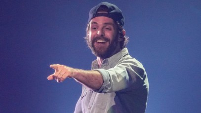 Thomas Rhett Shares the Stage With 'King of Queens' Star at New York Concert