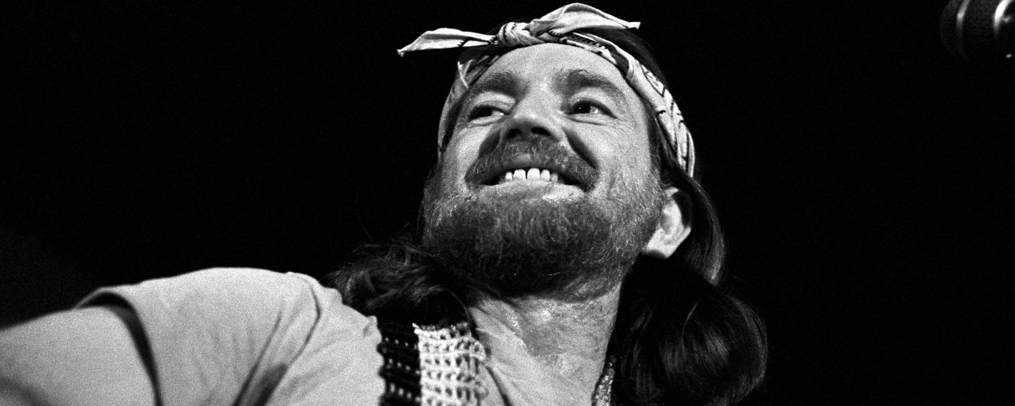 كيف واجه ويلي نيلسون حبوب ناشفيل وسجل أول أغنية بوب أمريكية له