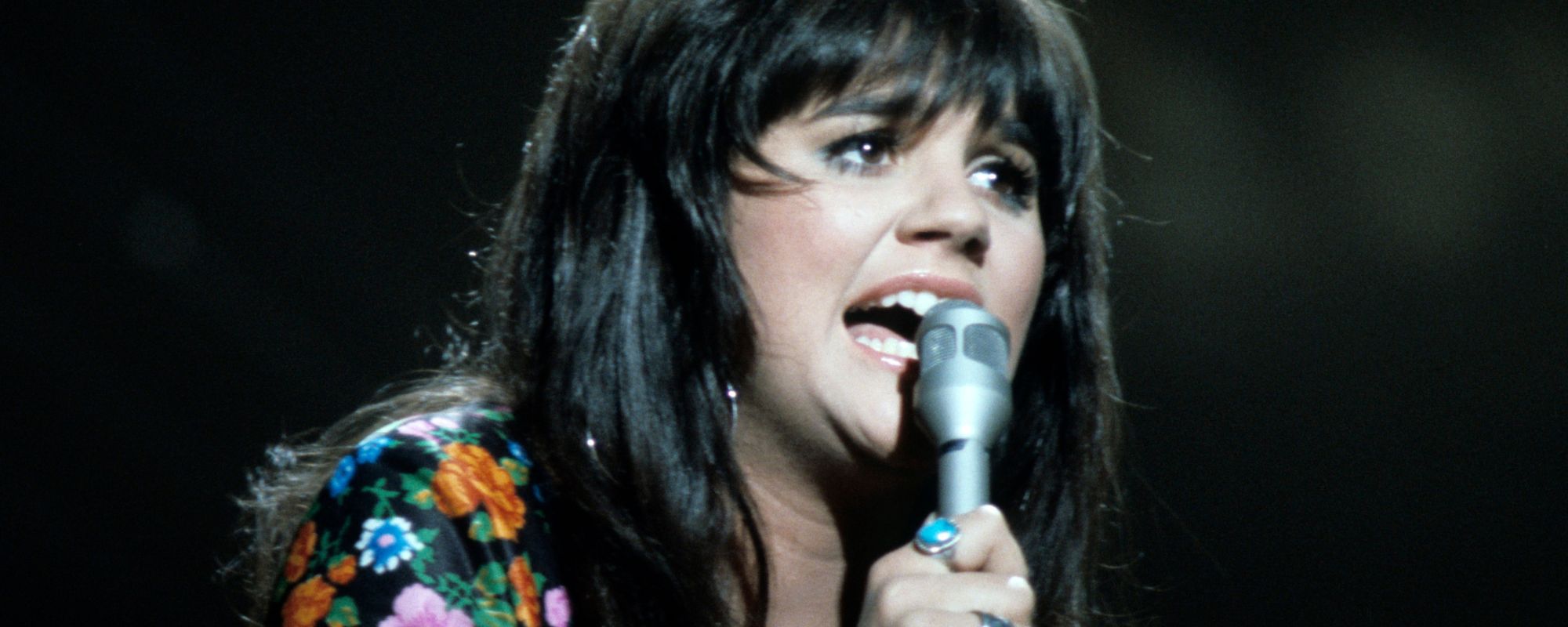 Linda Ronstadt Recalls Harrowing Flight With the Doors in the Late 1960s