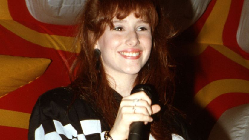 Tiffany pop singer performing