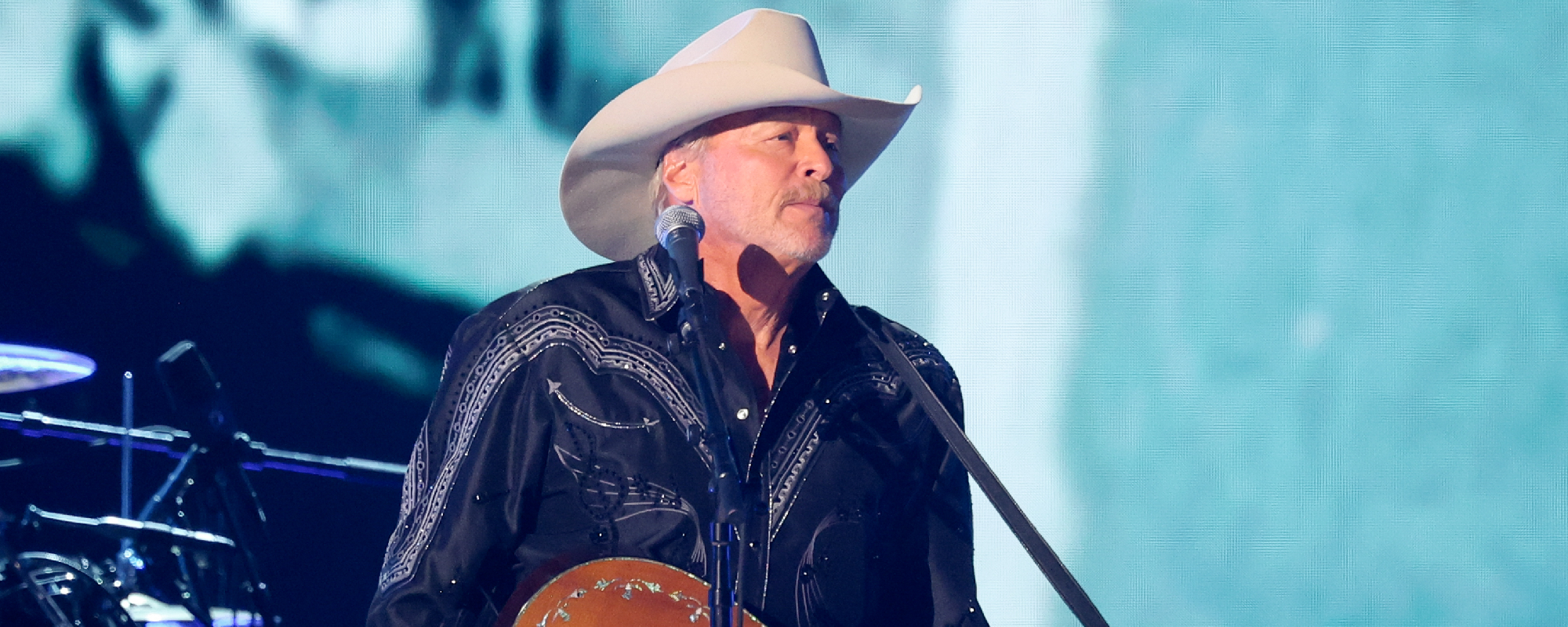 Throwback to the Quiet Rebellion of Alan Jackson at the 1994 ACM Awards