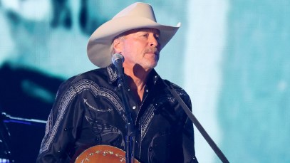 Throwback to the Quiet Rebellion of Alan Jackson at the 1994 ACM Awards