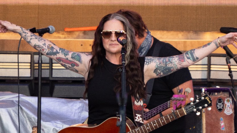 Ashley McBryde Puts Shows on Hold Due To Ongoing Throat Issue