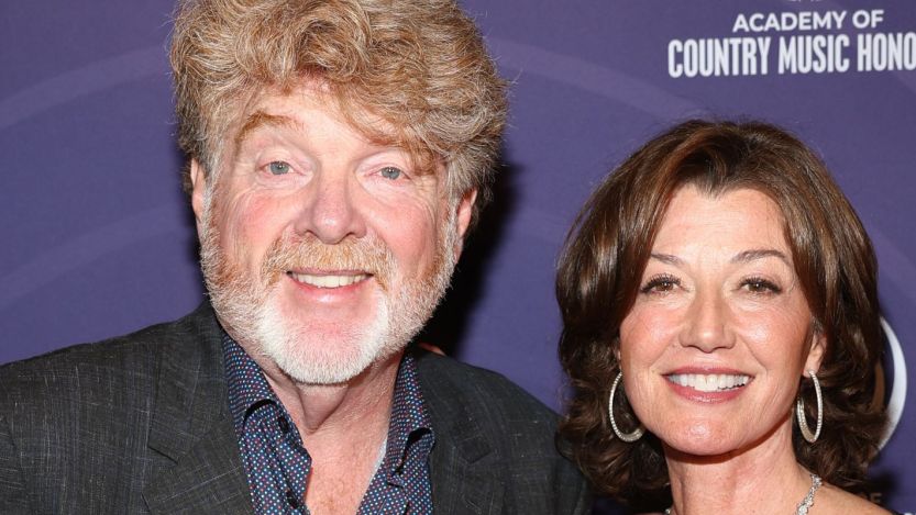 Amy Grant Honors ACM Poet Award Winner Mac McAnally
