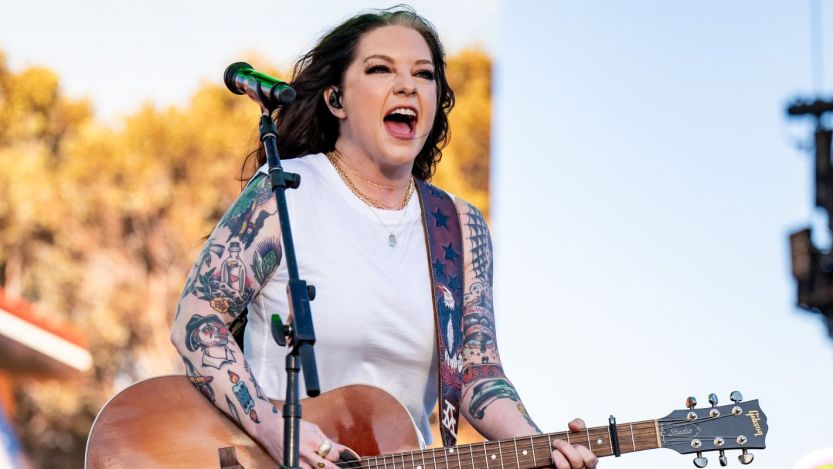Ashley McBryde Encourages Fans To Brush up on Their Asl Amid Strict Vocal Rest