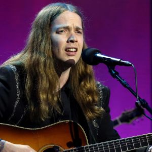 Watch Billy Strings Pay Tribute to Jerry Garcia With Dead & Company Jam Session