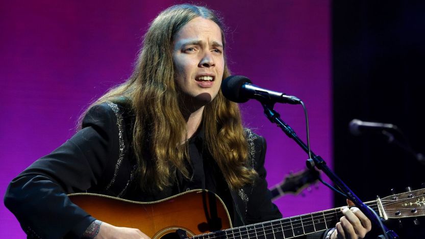 Watch Billy Strings Pay Tribute to Jerry Garcia With Dead & Company Jam Session