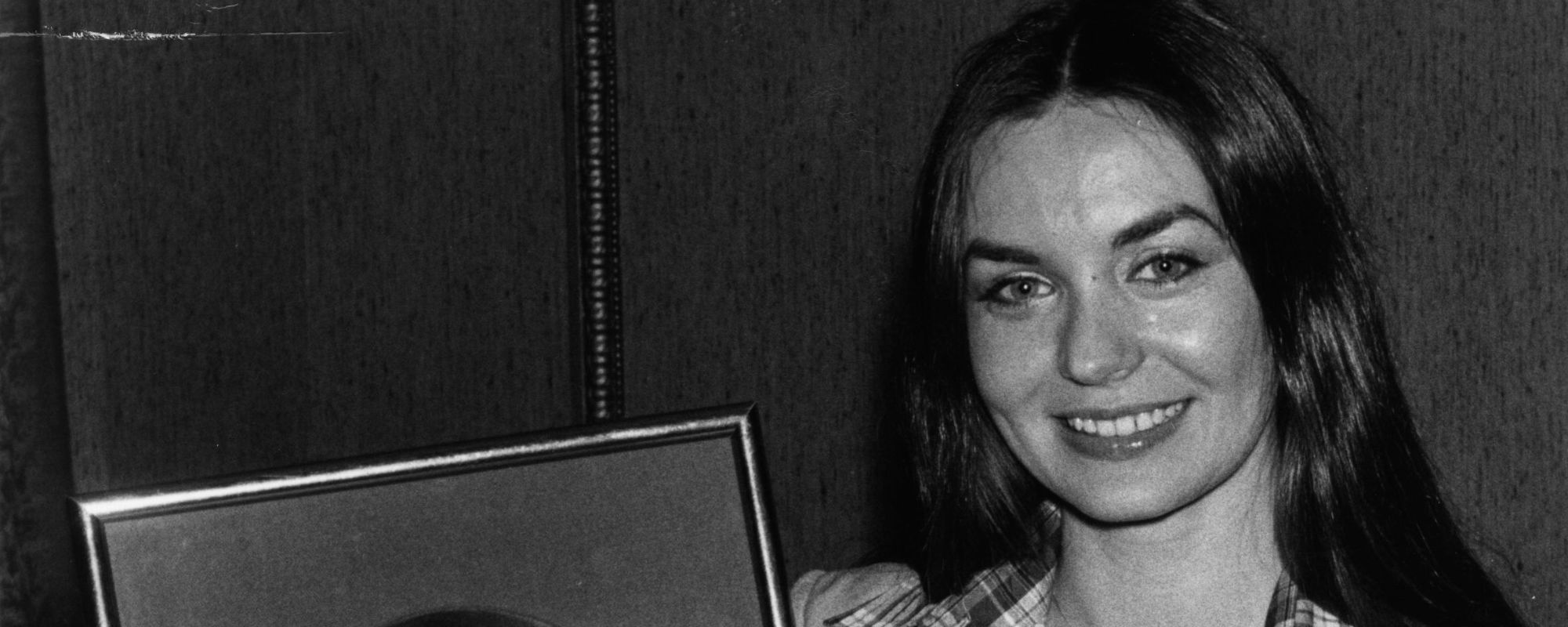 On This Day in 1977, Crystal Gayle Took No. 1 on the Country Charts With Her Biggest Pop Crossover Hit