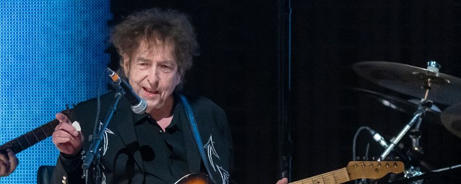 Bob Dylan Sings His Classic 60s Protest Song for First Time in Nearly a Decade at Willie Nelson’s Outlaw Music Festival