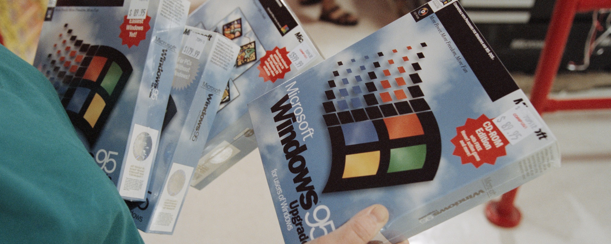 On This Day in 1995, Microsoft Debuted Windows 95, Complete With Music
